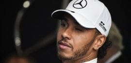 Hamilton vê a Ferrari “um pouco à frente” da Mercedes