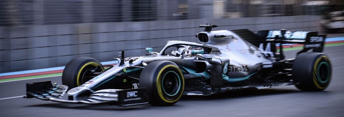 Mercedes muda volante de Hamilton depois de problema durante VSC