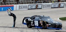 Xfinity Series: Kyle Busch assume a liderança no final para vencer no Texas