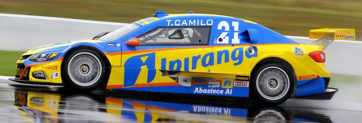 Com chuva no Velopark, Thiago Camilo faz a pole para a 500ª da Stock Car