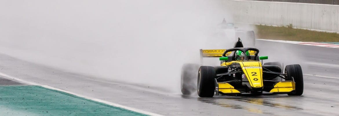 Caio Collet encerra testes da F-Renault com o terceiro melhor tempo