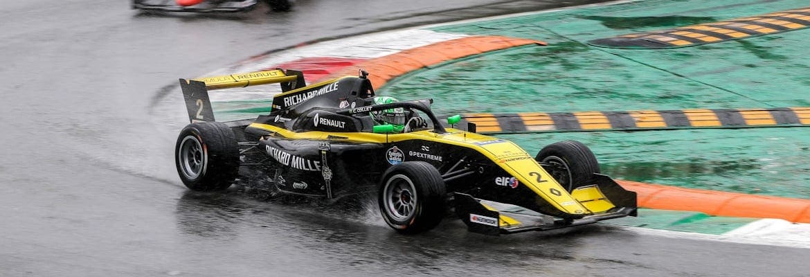 Com pista molhada, Caio Collet supera adversidades e marca primeiros pontos em Monza
