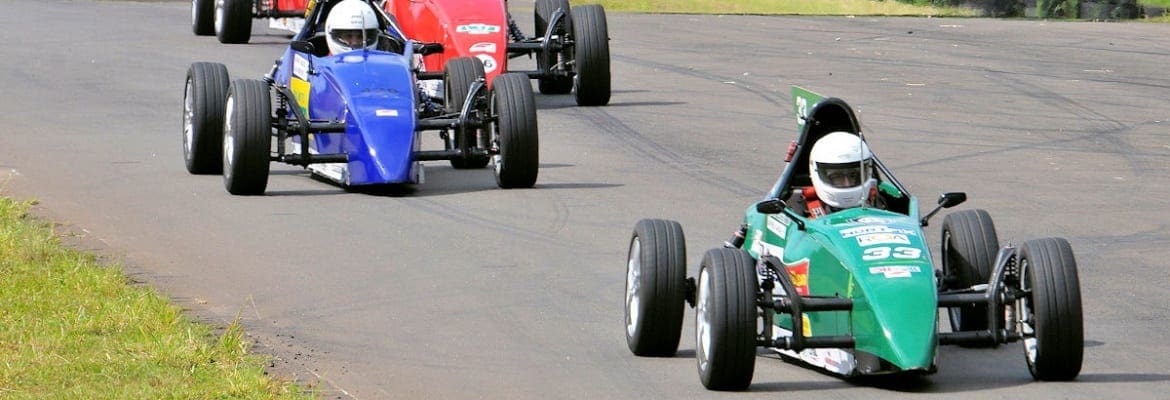 Copa ECPA de FVee tem duelo de gerações: pilotos de 14 e 40 anos defendem a ponta em Piracicaba
