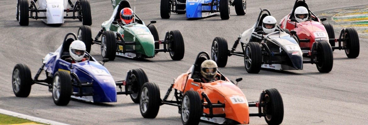 Fórmula Vee larga com Super Grid de até 30 carros no Campeonato Paulista em Interlagos