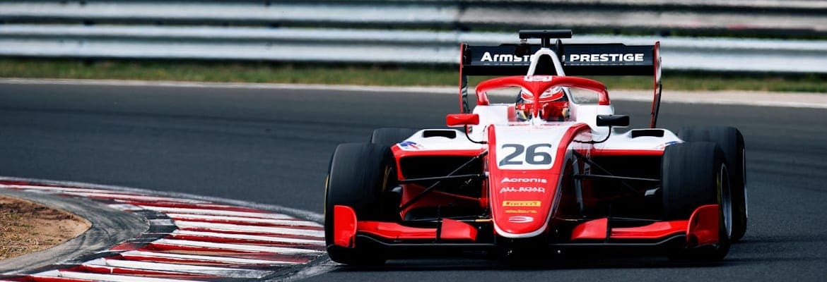 Testes da F3: Armstrong é o mais rápido no 1º dia em Budapeste