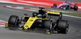Fora dos pontos, Ricciardo se diz “frustrado” com estratégia da Renault