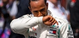 Vídeo: Hamilton celebra a vitória em Mônaco com um mergulho na piscina