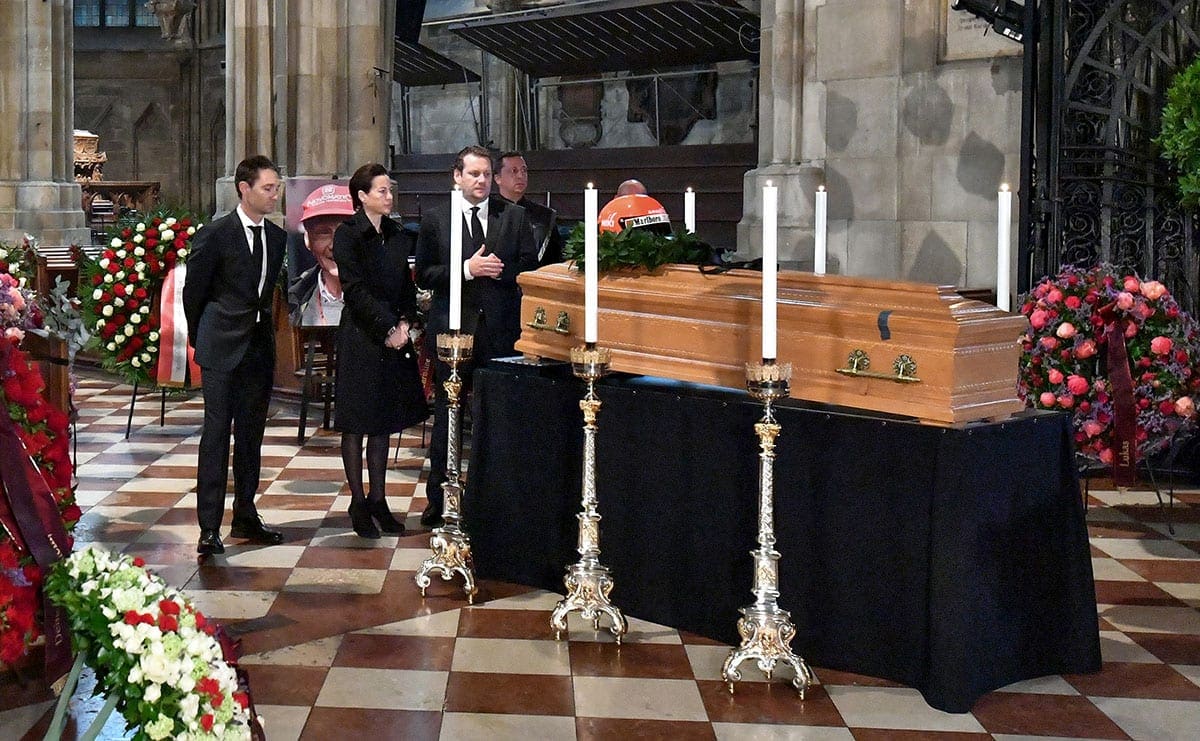 GALERIA: comunidade da F1 se despede de Niki Lauda na Catedral de Viena