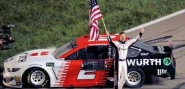 Keselowski conquista sua 30ª vitória na carreira no Kansas Speedway