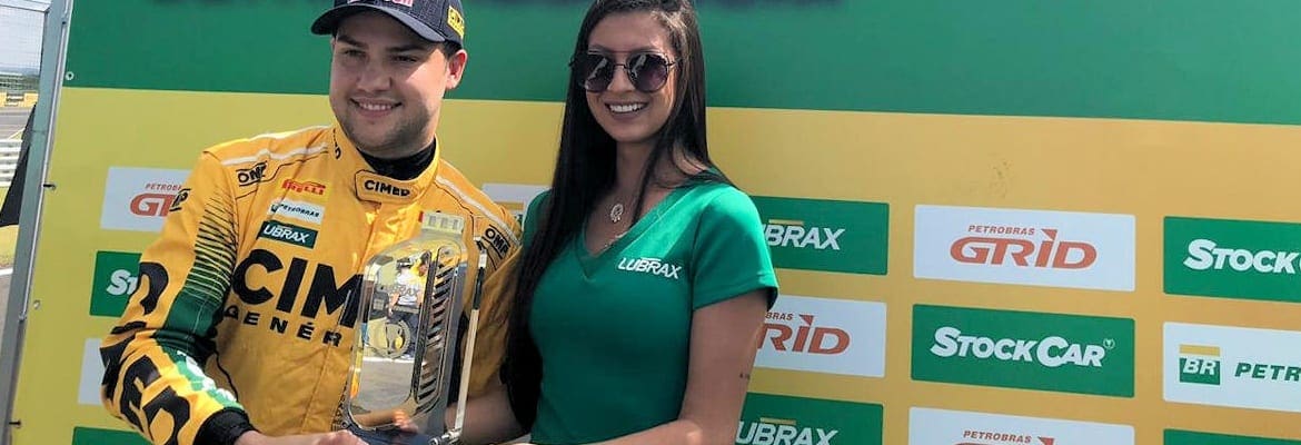 Felipe Fraga recebe troféu de ‘Melhor Ultrapassagem’ da 500ª prova da história da Stock Car