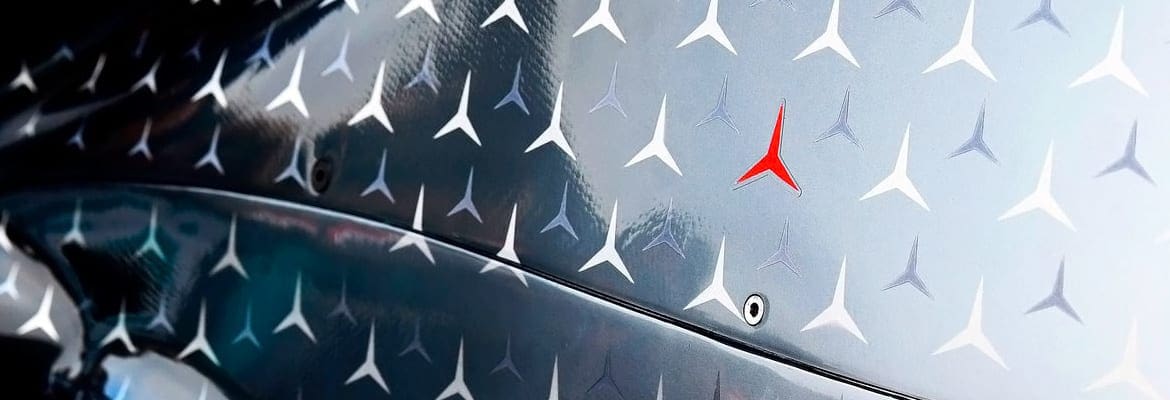 Mercedes vai manter estrela vermelha em homenagem a Lauda