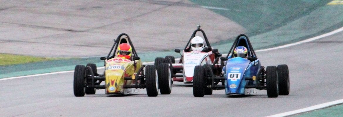 Garoto de 14 anos vence pela 1ª vez em Interlagos e Fórmula Vee tem um novo líder