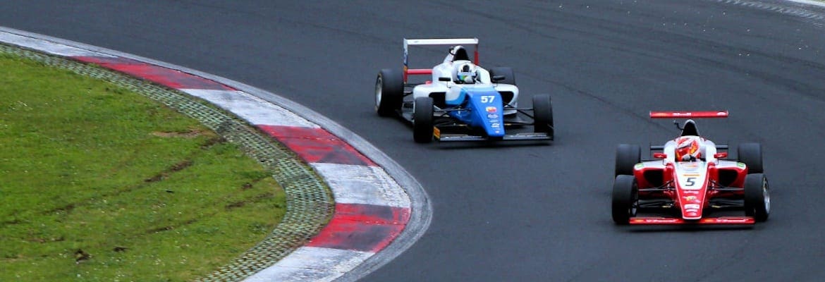 Com ultrapassagem na última volta, Gianluca Petecof vence mais uma e lidera Italiano de Fórmula 4