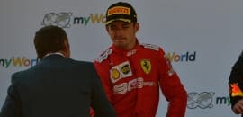 Leclerc reclama da manobra de Verstappen e deixa decisão na mão dos comissários