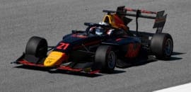 Juri Vips larga em terceiro, ultrapassa líder na quinta volta e vence primeira no Red Bull Ring