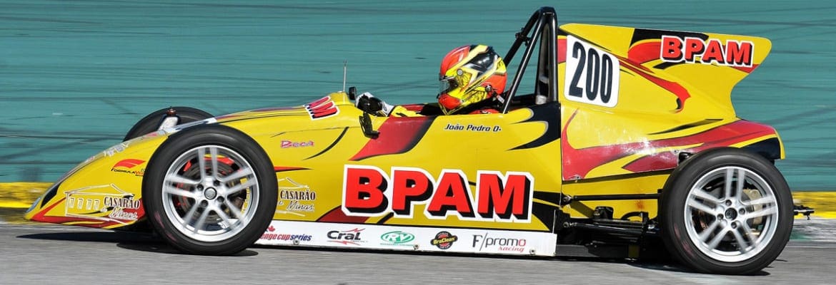 Garoto dá show e vence o GP Niki Lauda de Fórmula Vee em Interlagos