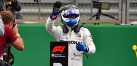 Valtteri Bottas comemora sua primeira pole-position desde o GP da Espanha
