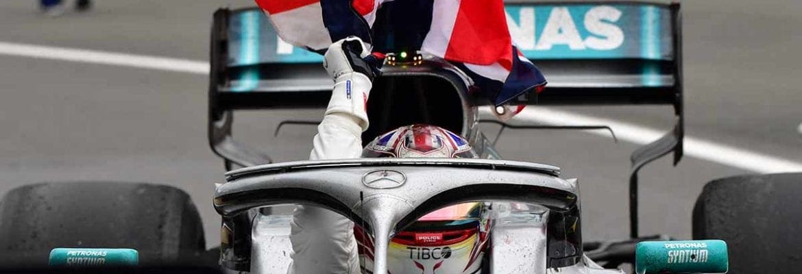 Hamilton afirma que acenar a bandeira do seu país de origem, foi “maior momento único”