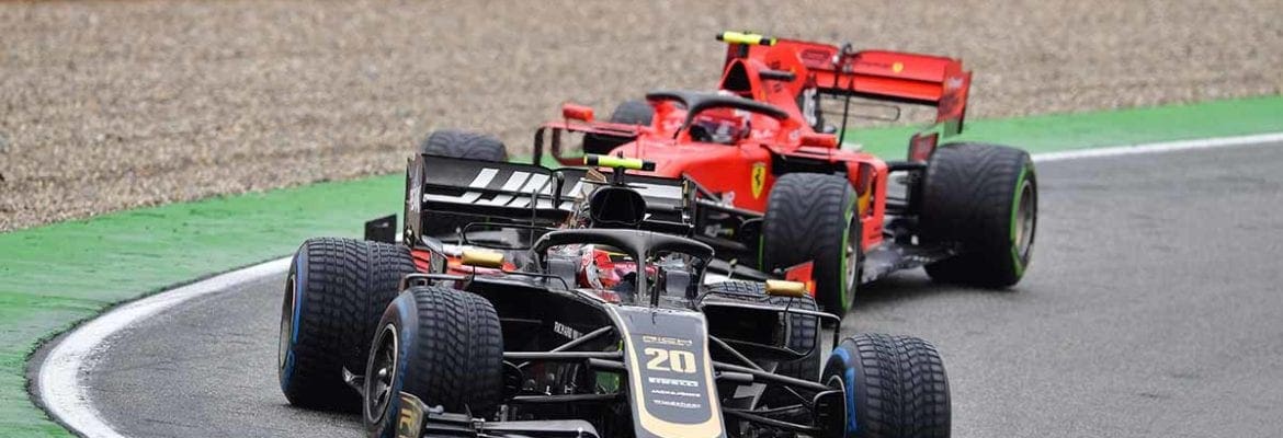 Dupla da Haas conseguiu pontuar, mas os pilotos se tocaram novamente