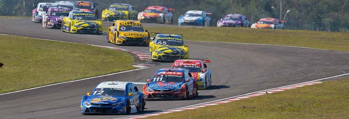 Problema mecânico tira chance de vitória de Foresti em Santa Cruz