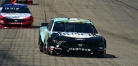 Kevin Harvick vence após superar Denny Hamlin em New Hampshire