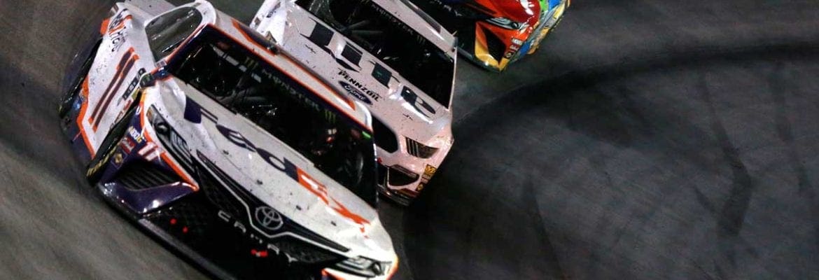 Denny Hamlin supera Matt DiBenedetto no final e conquista vitória em Bristol