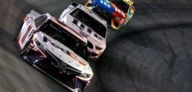 Denny Hamlin supera Matt DiBenedetto no final e conquista vitória em Bristol
