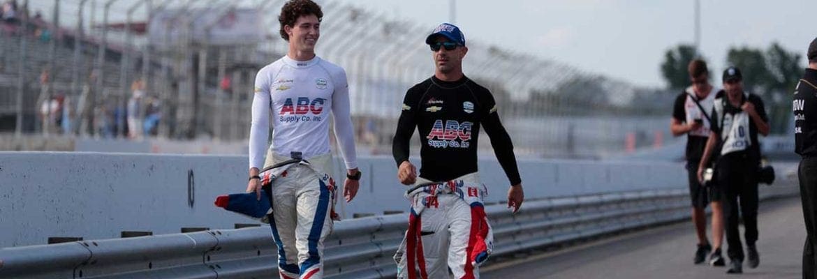 Matheus Leist parabeniza Tony Kanaan pelo pódio com a Foyt em Gateway
