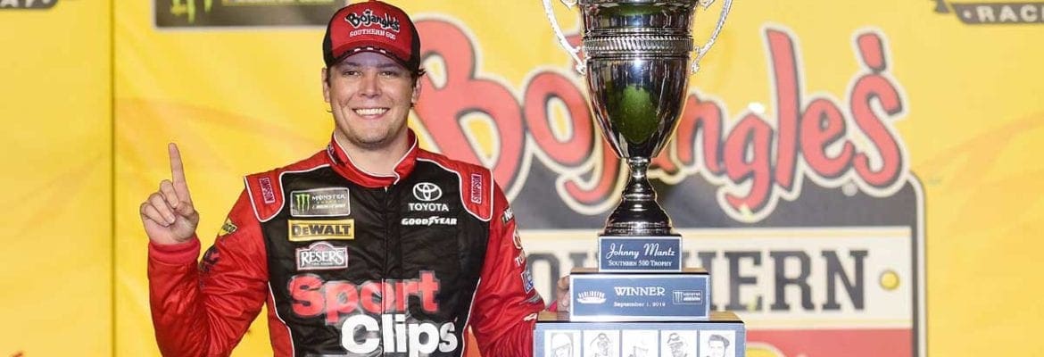 Erik Jones vence prova interrompida pela chuva em Darlington