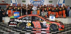 Martin Truex Jr conquista sua segunda vitória nos playoffs em Richmond