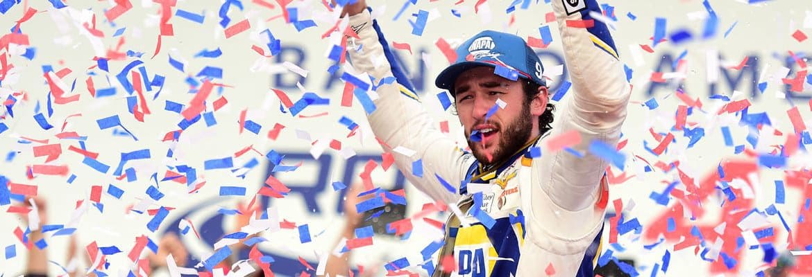 Cup Series: Chase Elliott se recupera após batida e vence na pista de Charlotte