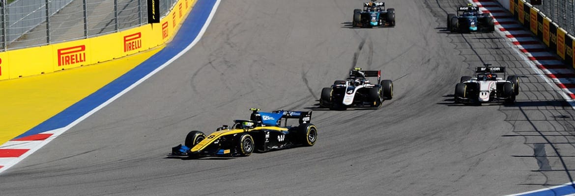 Luca Ghiotto segura Nyck de Vries para vencer corrida marcada por bandeira vermelha na Rússia