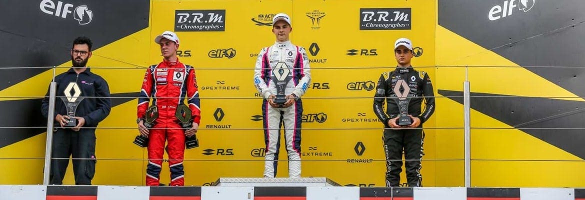 Caio Collet sobe ao pódio em Nurburgring e segue líder entre os estreantes