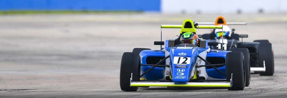 Kiko Porto sobe duas vezes ao pódio e disputa vice-liderança da F4 norte-americana