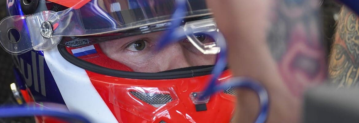 Kvyat perde pontuação por colisão na última volta