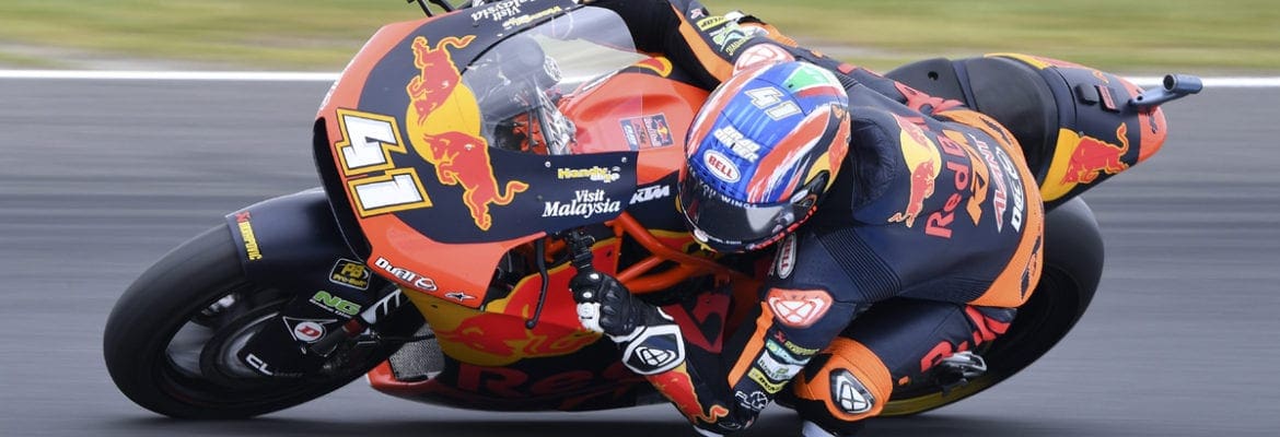 Binder conquista vitória na Moto2 em Valência, o campeão Alex Marquez caiu