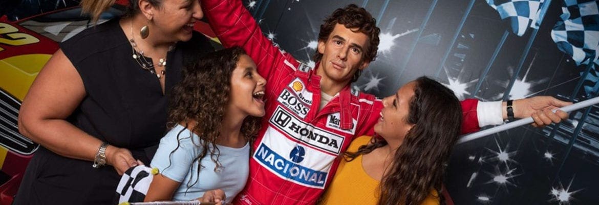 Madame Tussauds Orlando celebra a vida e o legado de Ayrton Senna com uma nova estátua