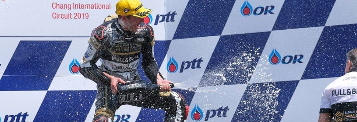Albert Arenas vence disputa acirrada da Moto3 na Tailândia
