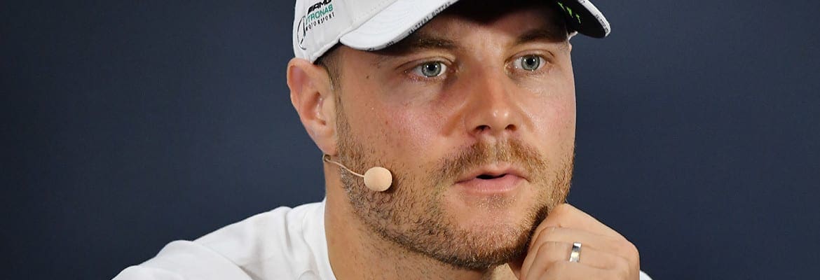 Bottas mostra nova namorada e critica ‘haters’