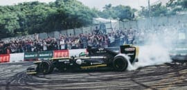 Homenagem a Ayrton Senna com grandes carros e pilotos emociona público em São Paulo