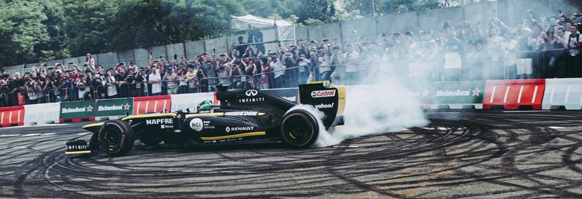 Homenagem a Ayrton Senna com grandes carros e pilotos emociona público em São Paulo Homenagem a Ayrton Senna com grandes carros e pilotos emociona público em São Paulo