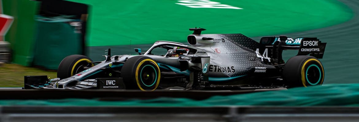 GP do Brasil: com pista seca e sol entre nuvens, Hamilton lidera Verstappen e é o mais rápido no último treino