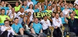Hamilton elogia Mercedes por continuar elevando a “barra de nível” na F1