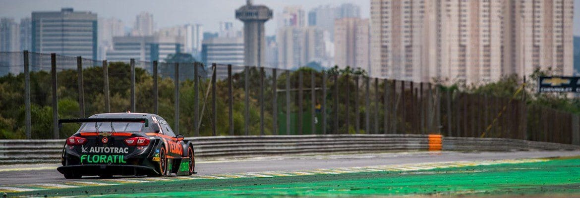 Nelsinho Piquet sofre danos na suspensão após acidente e abandona corrida em Interlagos