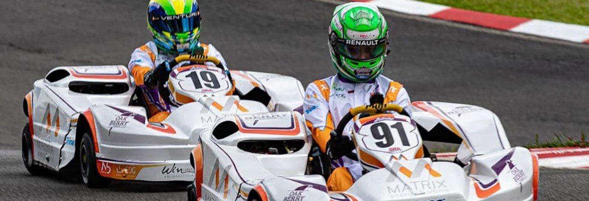 Collet celebra pódio nas 500 Milhas de Kart da Granja Viana ao lado de Massa e Di Grassi