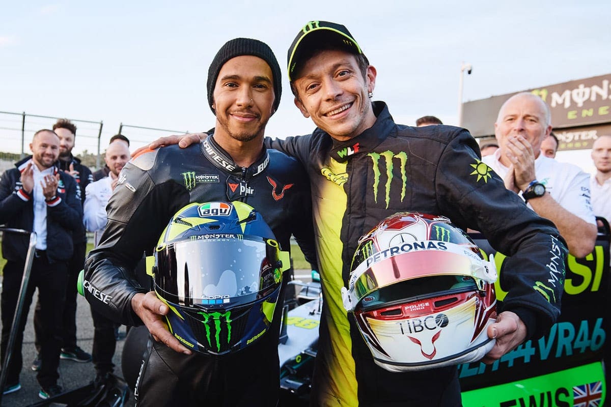 Valentino Rossi e Lewis Hamilton - Teste MotoGP x F1