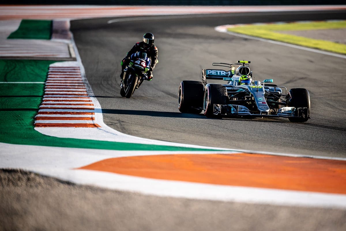 Valentino Rossi e Lewis Hamilton - Teste MotoGP x F1