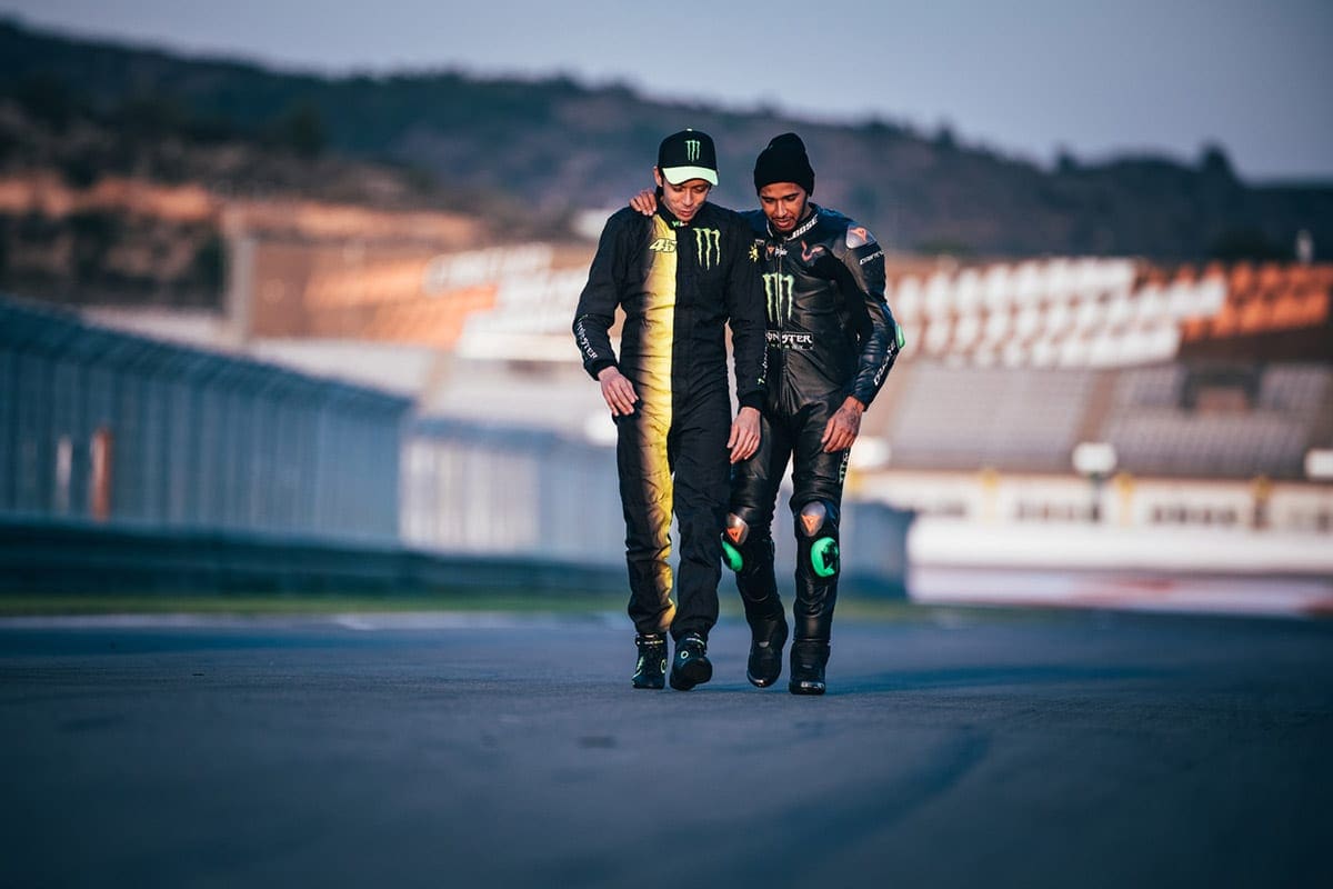 Valentino Rossi e Lewis Hamilton - Teste MotoGP x F1