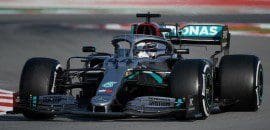 Hamilton lidera dobradinha da Mercedes no primeiro dia de testes em Barcelona