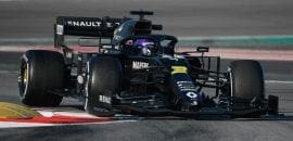 Testes da F1: Ricciardo lidera manhã do último dia; Mercedes troca de motor